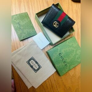 Gucci Wallet BRAND NEW NEVER USED!